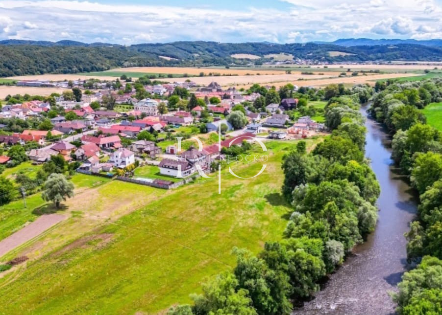 Na predaj stavebný pozemok v Hronseku, okr.Banská Bystrica