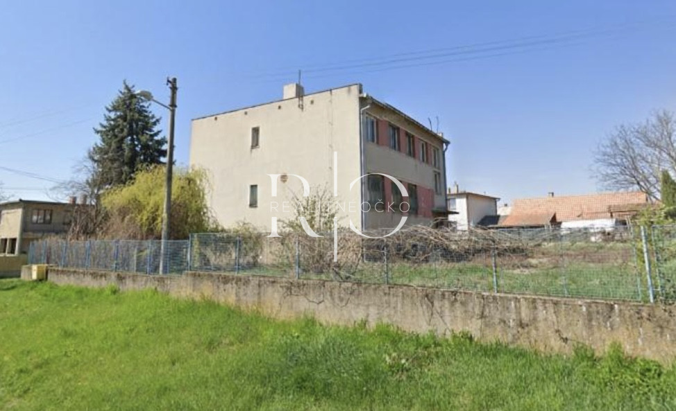 Na predaj budova s pozemkami - Veľké Ludince - okr.Levice
