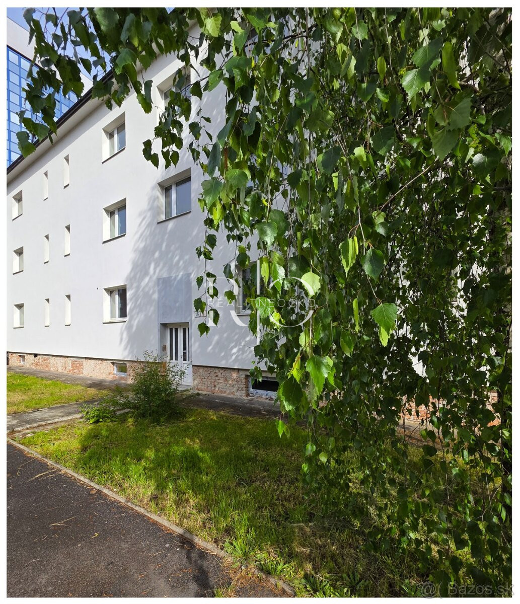 Na predaj budova s parkovaním v srdci Banskej Bystrice