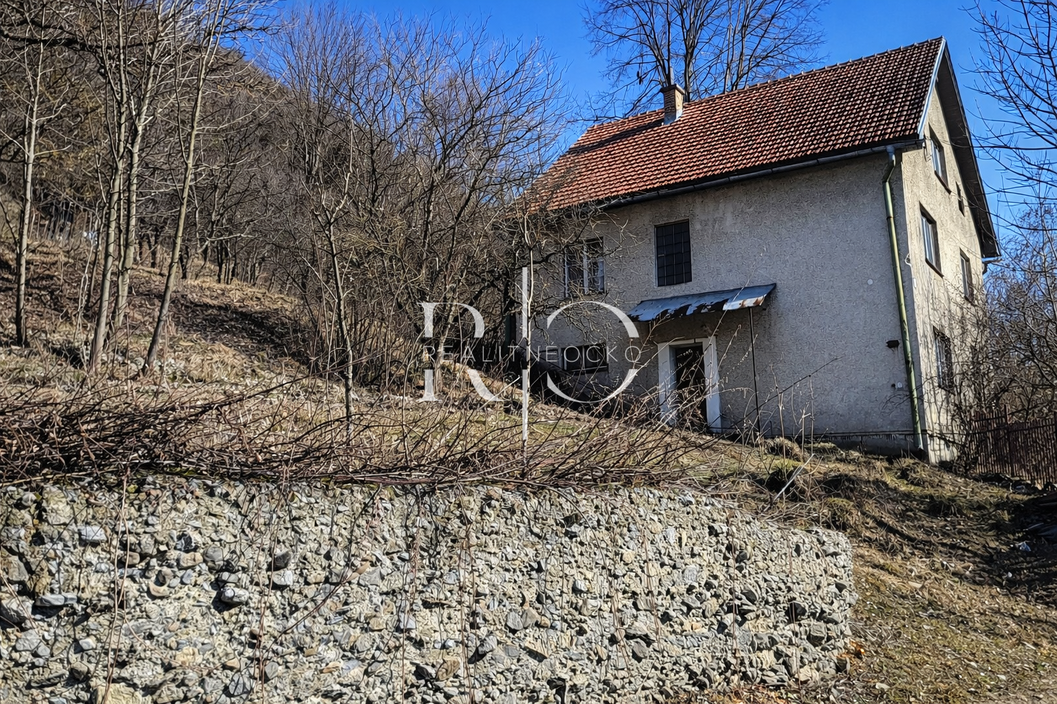 Na predaj rodinný dom s pozemkom 1362m2 v obci Lysica,Žilina