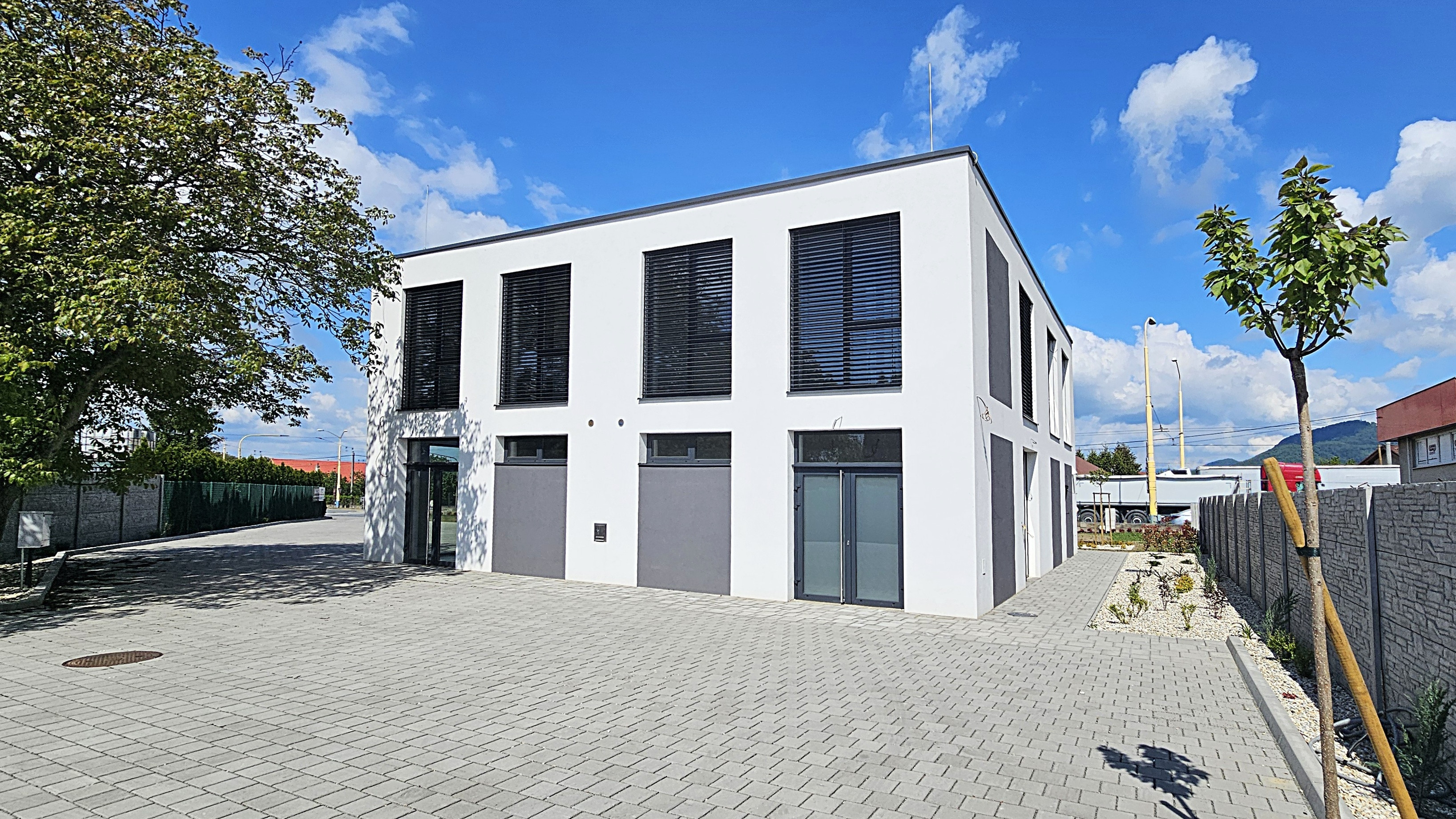 polyfunkčná budova + apartmány na prenájom , Prešov