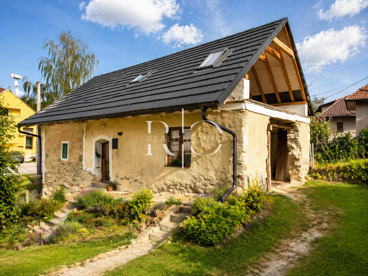 Štýlový kamenný dom s veľkým pozemkom – Malá Čausa