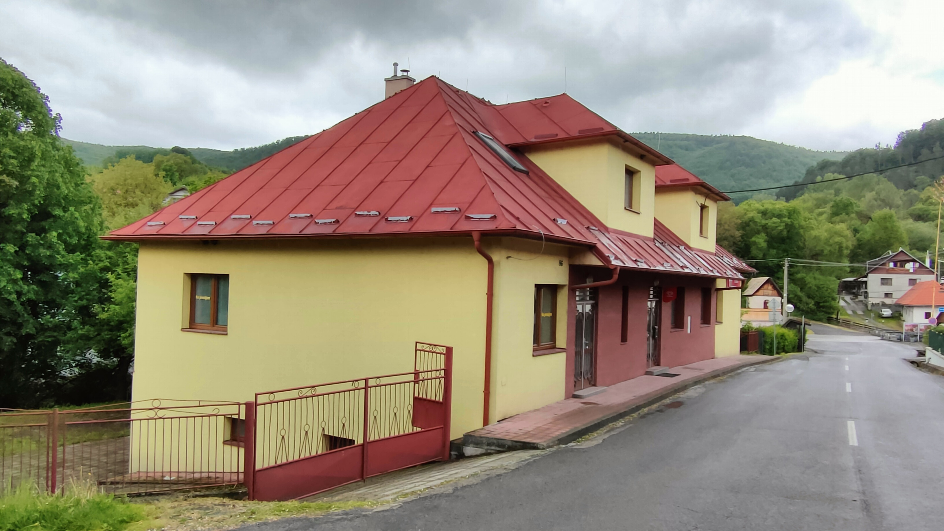 Na predaj Unikátny komerčný objekt s obytným priestorom v Železnej Breznici 12min. od Zvolena – ideálne pre podnikanie a bývanie