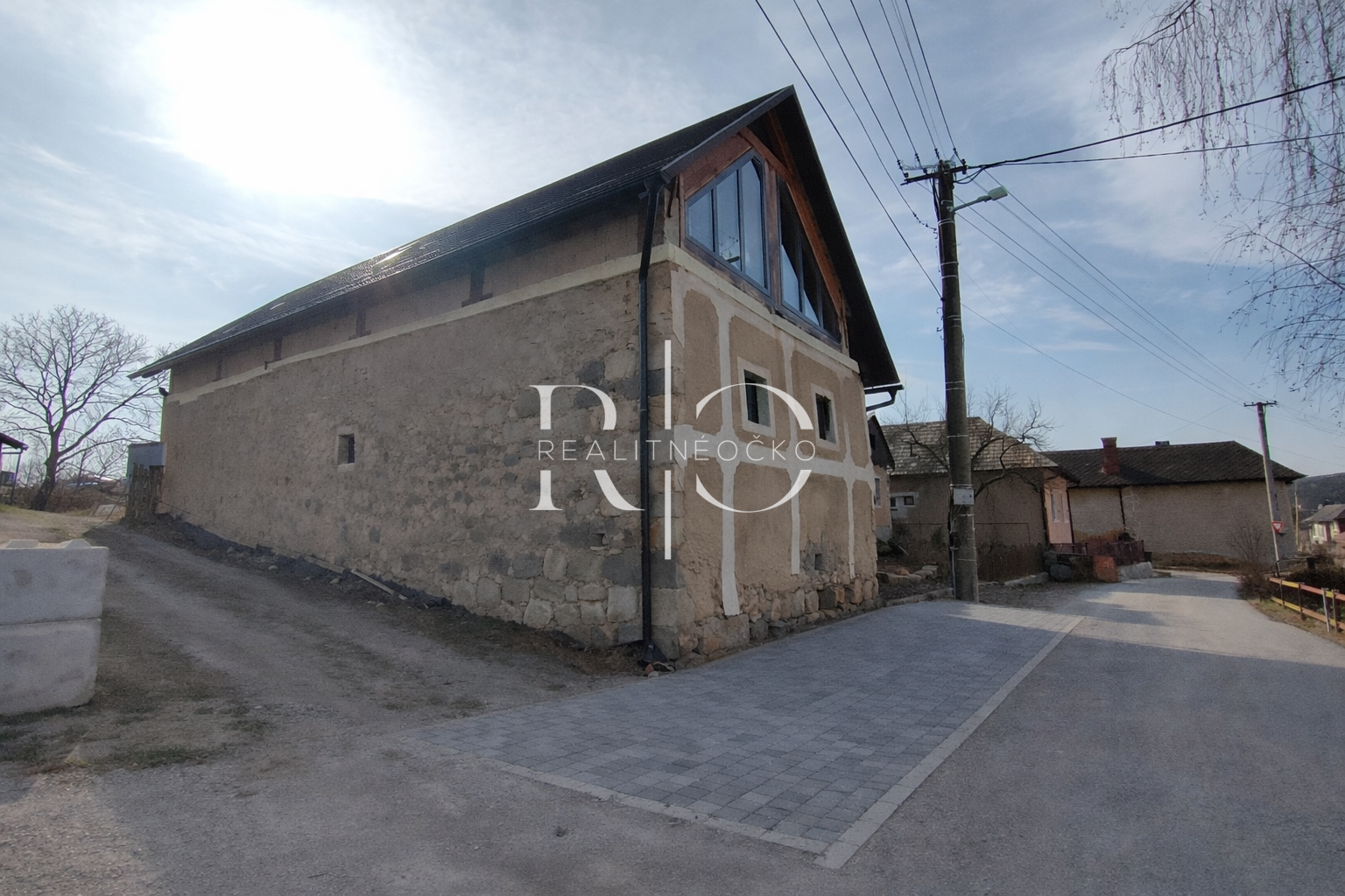 Štýlový kamenný dom s veľkým pozemkom – Malá Čausa